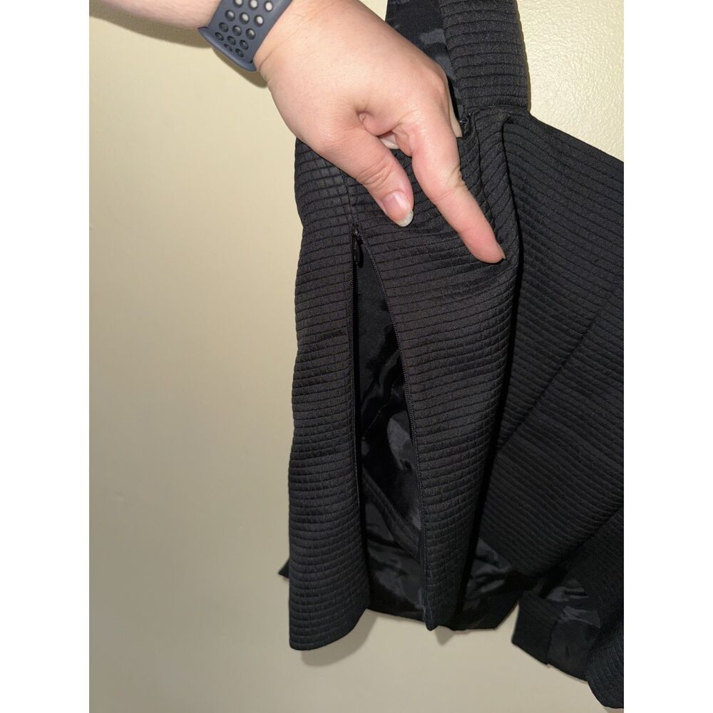 Liz Claiborne Suits Black Textured Square Neck Sleeveless Top Blouse - Size 6 - Picture 7 of 11